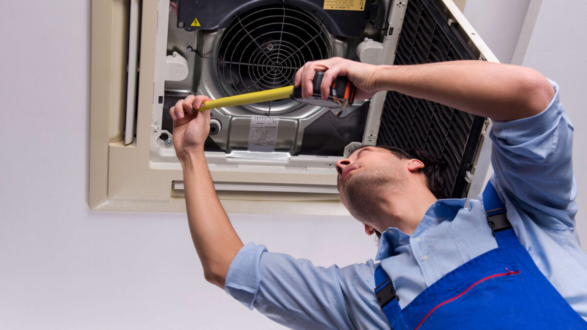 أهمية صيانة تكييف الهواء قبل حلول فصل الصيف صيانة تكييف فني تكييف مركزي الكويت